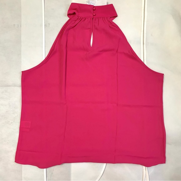 3/29$ 🎊  New York & Company Sleeveless Twist-Neck Cut Out Top - Picture 6 of 6